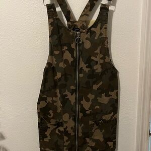 Camouflage Zip-Up Vest
